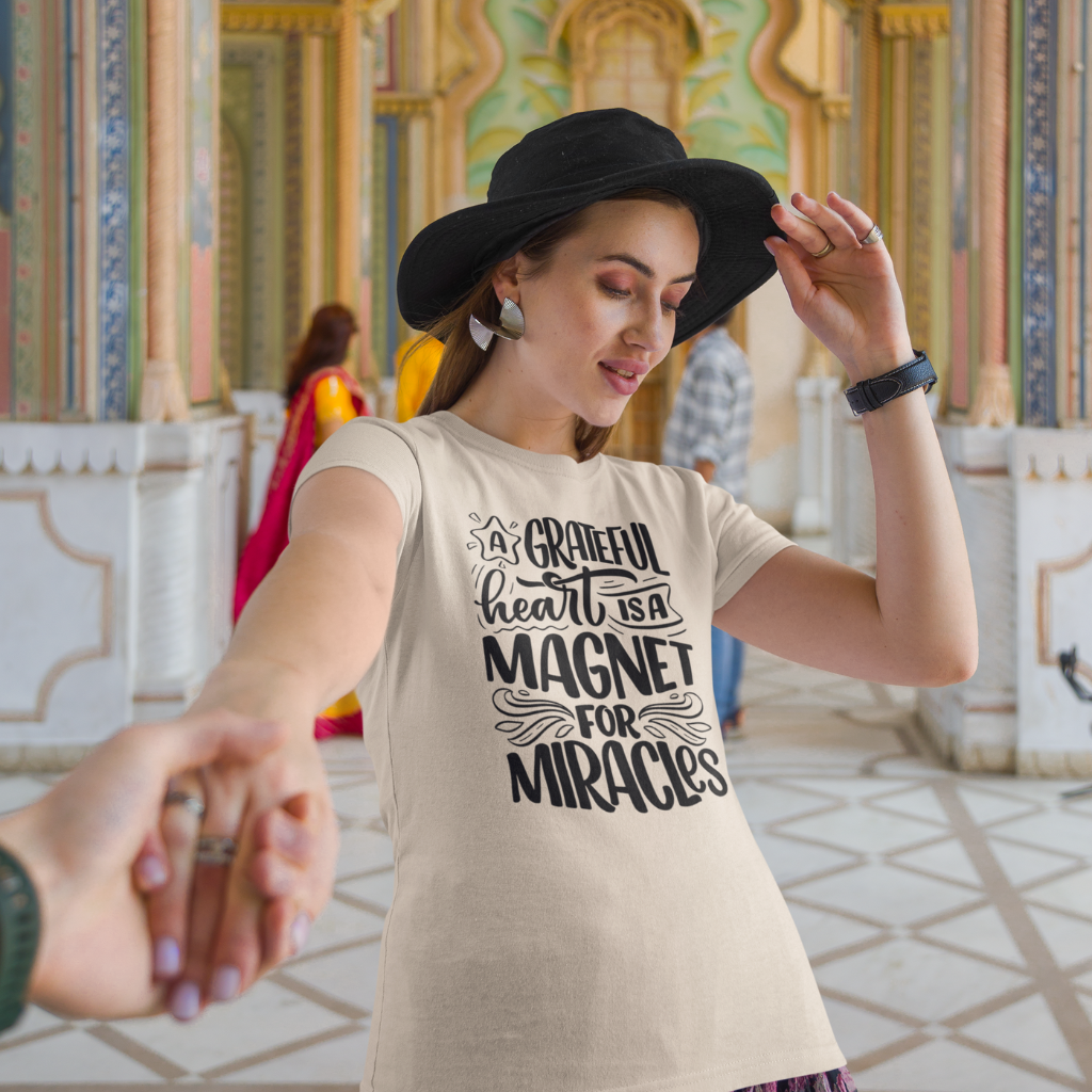 A GREATFUL HEART IS A MAGNET FOR MIRACLES UNISEX T-SHIRT