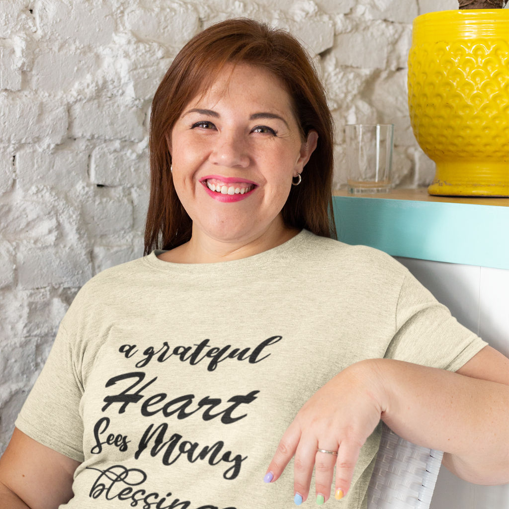 A GREATFULL HEART SEES MANY BLESSINGS UNISEX T-SHIRT
